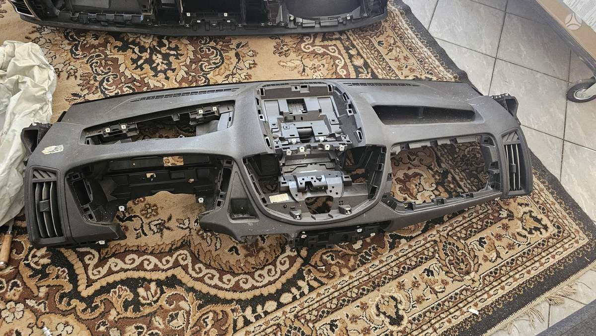 Ford Transit važiuoklės, transmisijos dalys