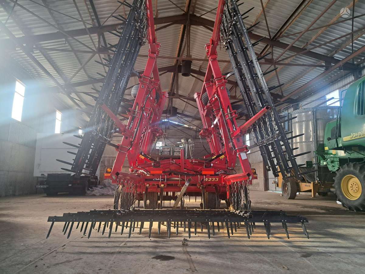 Challenger 4233, soil preparation / cultivation machinery