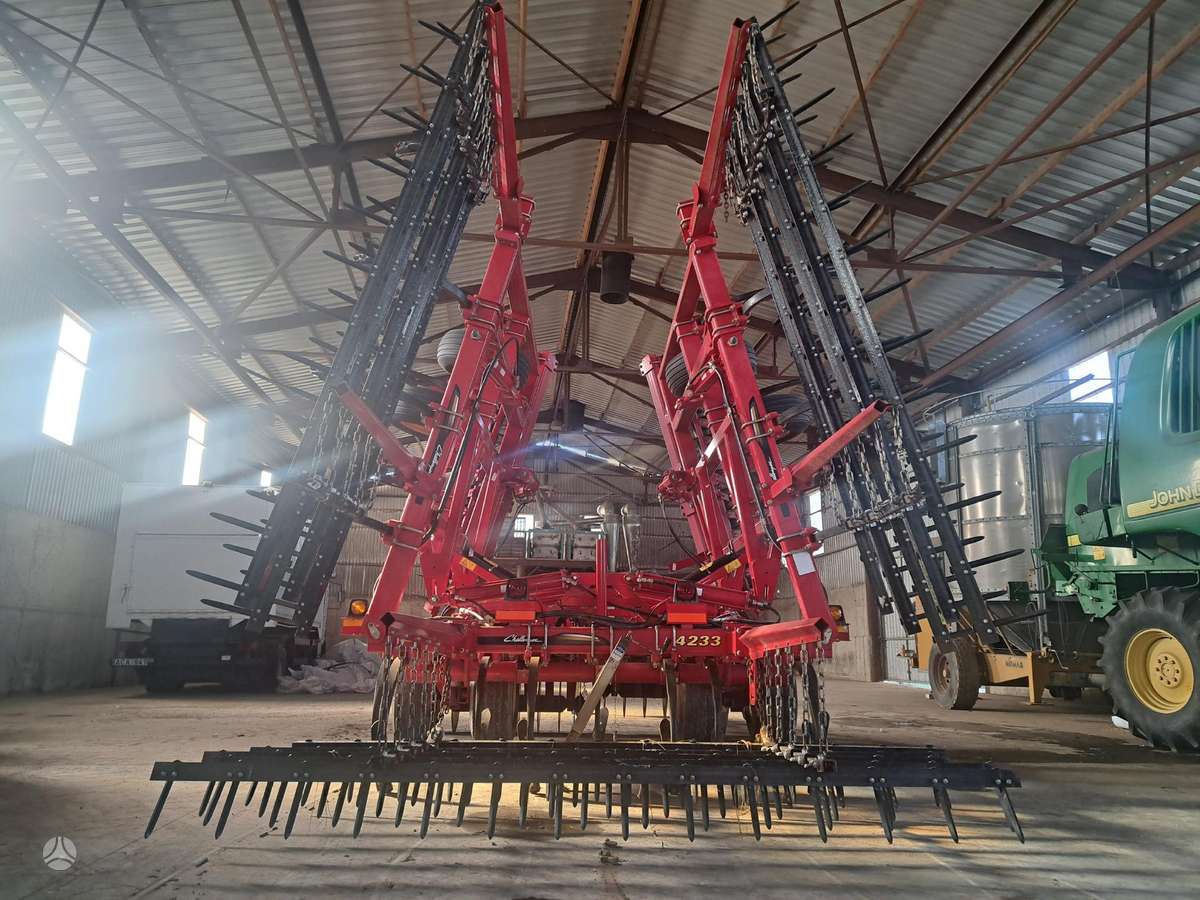 Challenger 4233, soil preparation / cultivation machinery