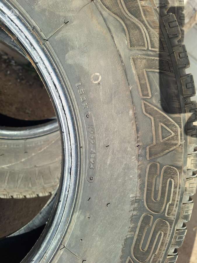 Lassa, universalios 225/75 R16