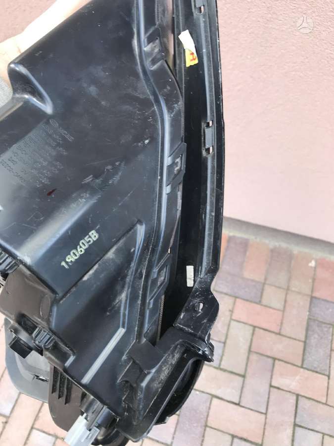 Kia Optima dalimis. 1 štorkė