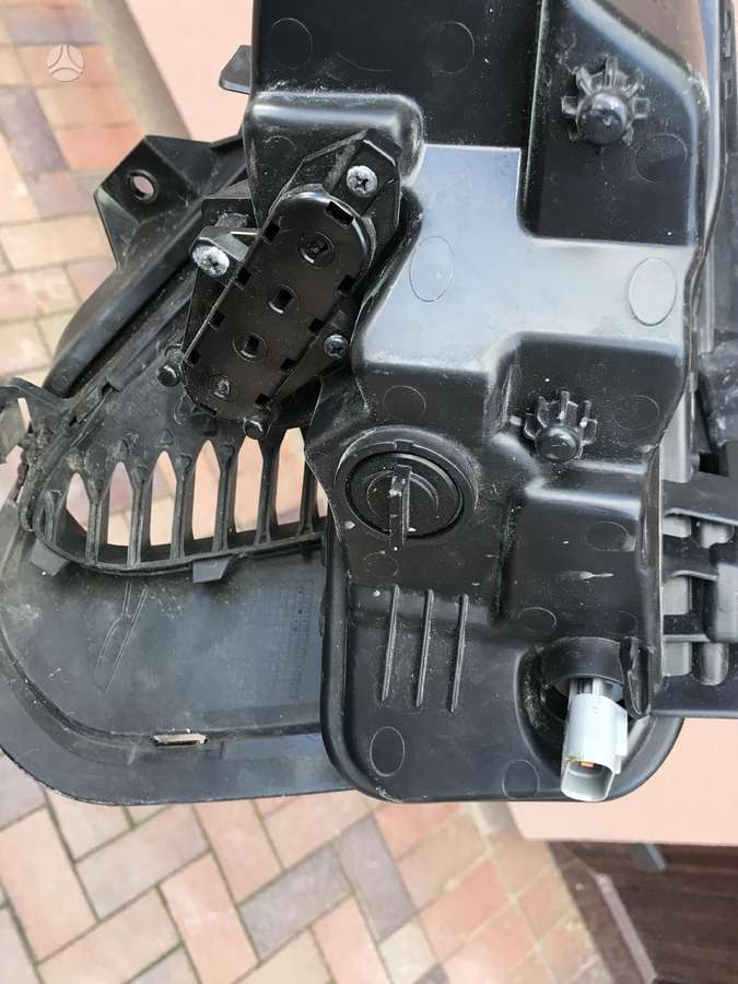 Kia Optima dalimis. 1 štorkė