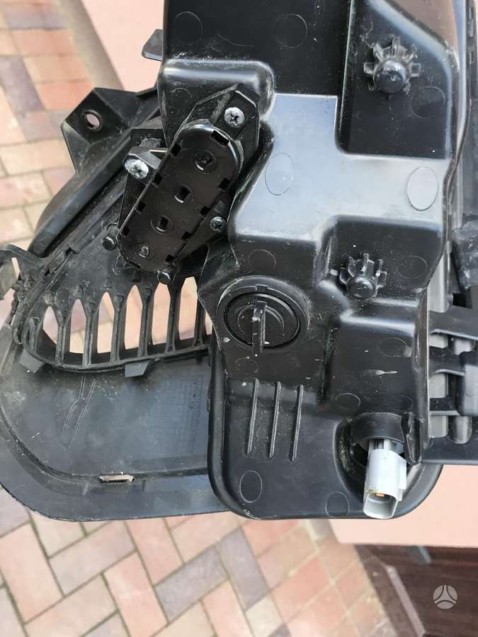 Kia Optima dalimis. 1 štorkė