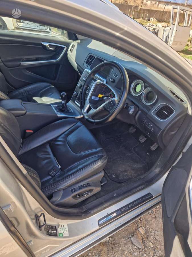 Volvo V60 Variklis geras dalis siunčiame