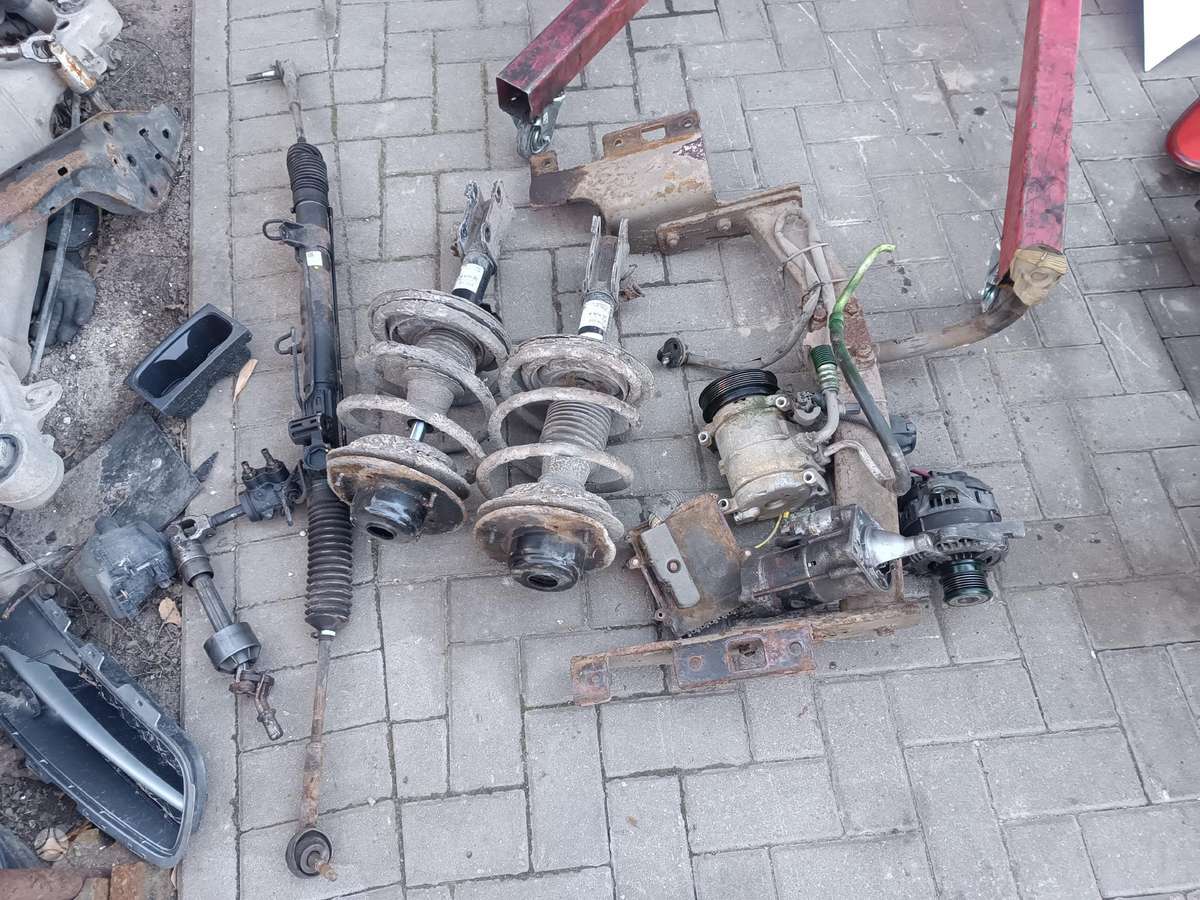 Chrysler Voyager kėbulo dalys