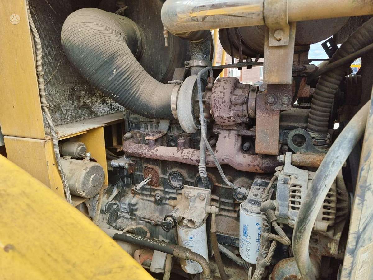 Caterpillar CLG824, frontaliniai krautuvai