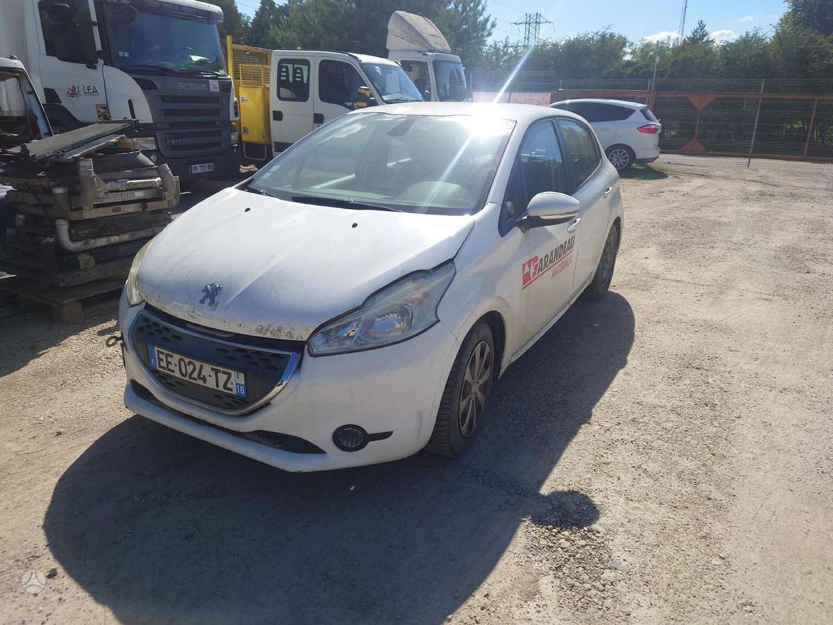 Peugeot 208 dalimis