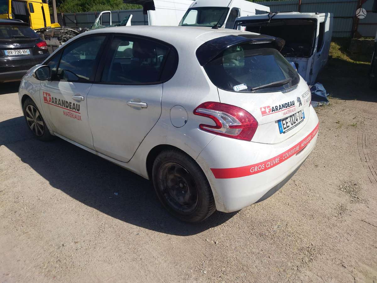 Peugeot 208 dalimis