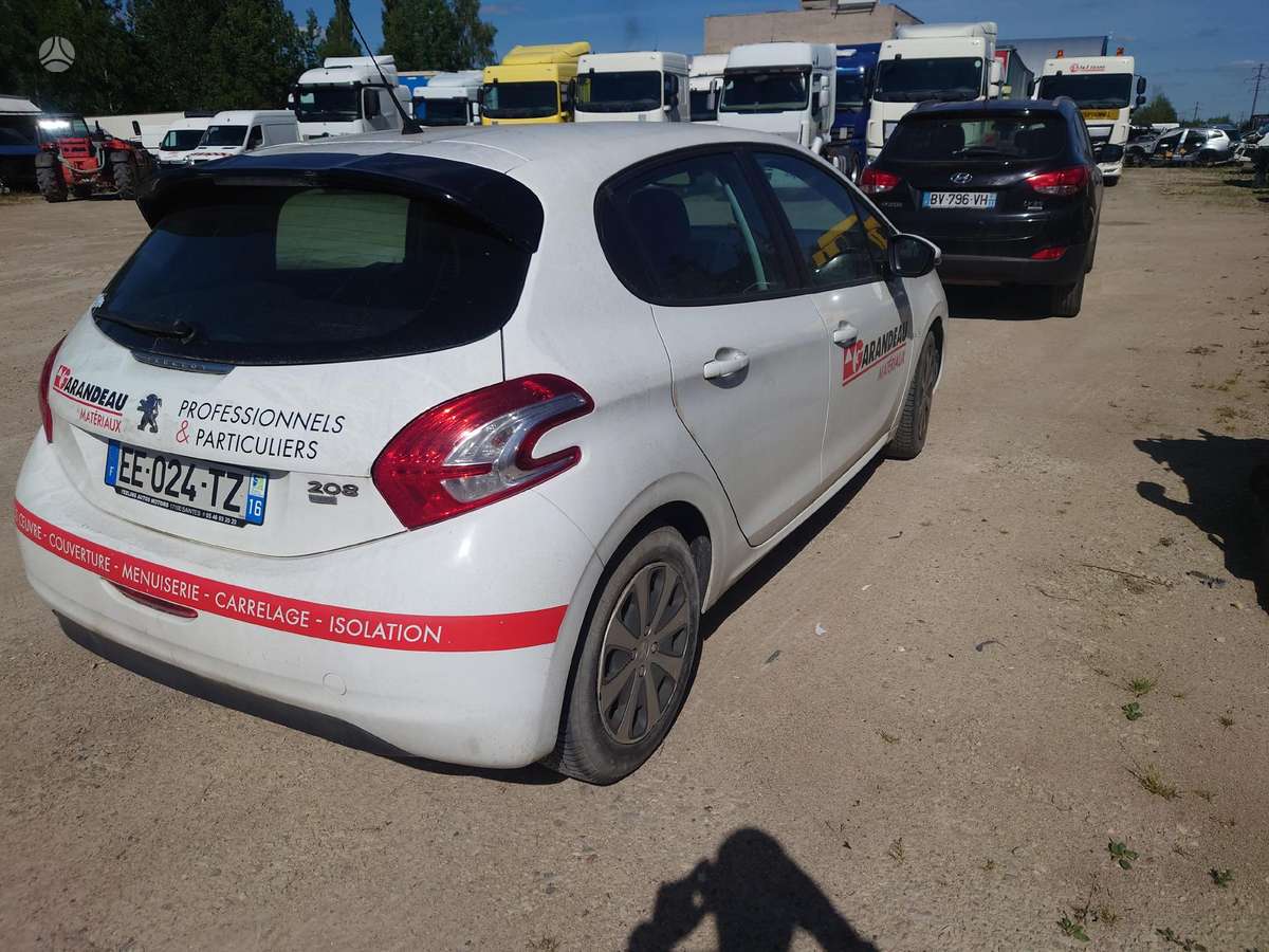Peugeot 208 по частям