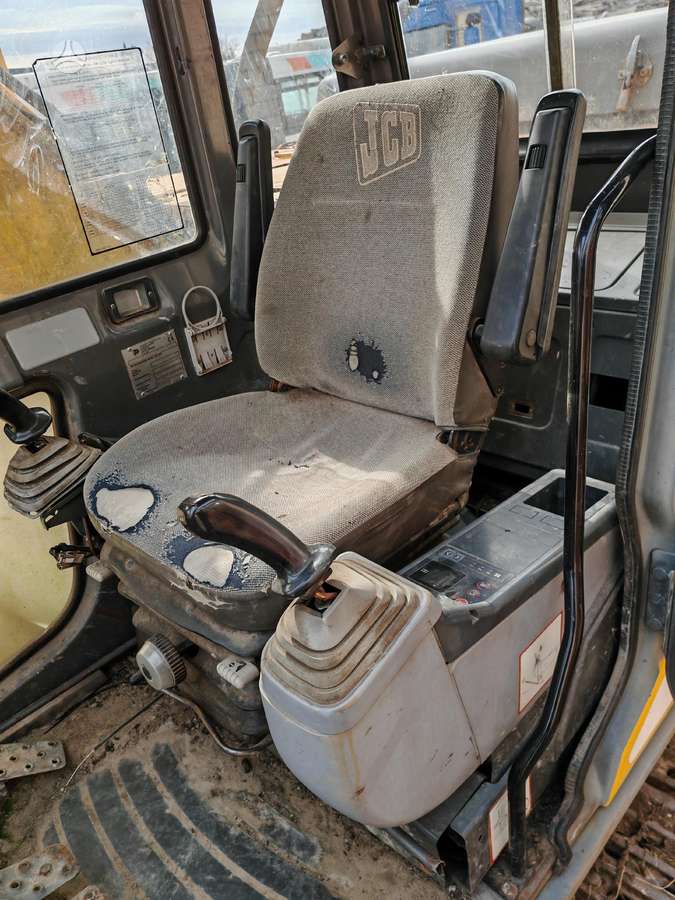 JCB JS240LC, statybos ir kelių tiesimo technika