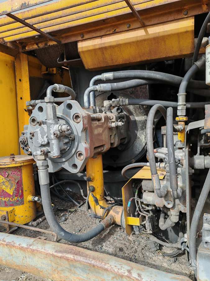 JCB JS240LC, ekskavatoriai