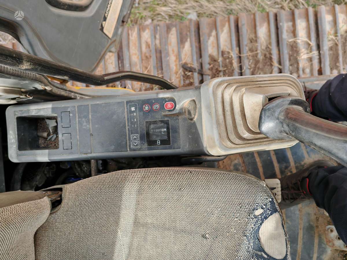 JCB JS240LC, excavator