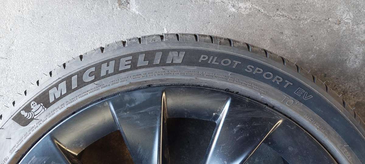 Michelin, summer 255/40 R20