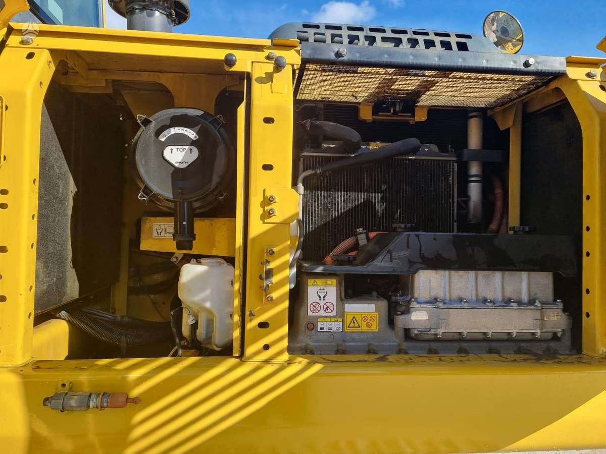 Komatsu HB 215 LC-1 Hybrid, ekskavatoriai