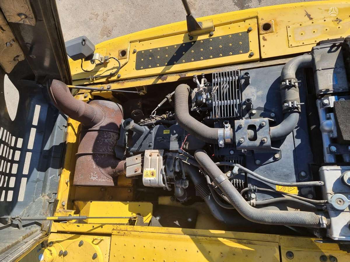 Komatsu HB 215 LC-1 Hybrid, ekskavatoriai