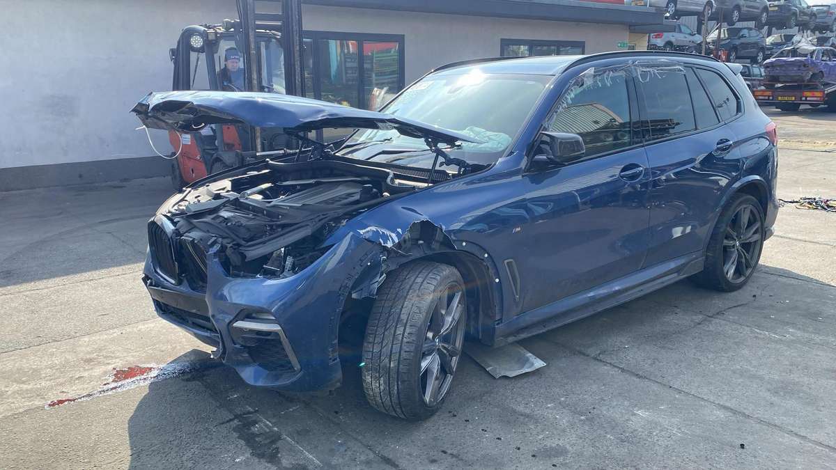 BMW X5 dalimis