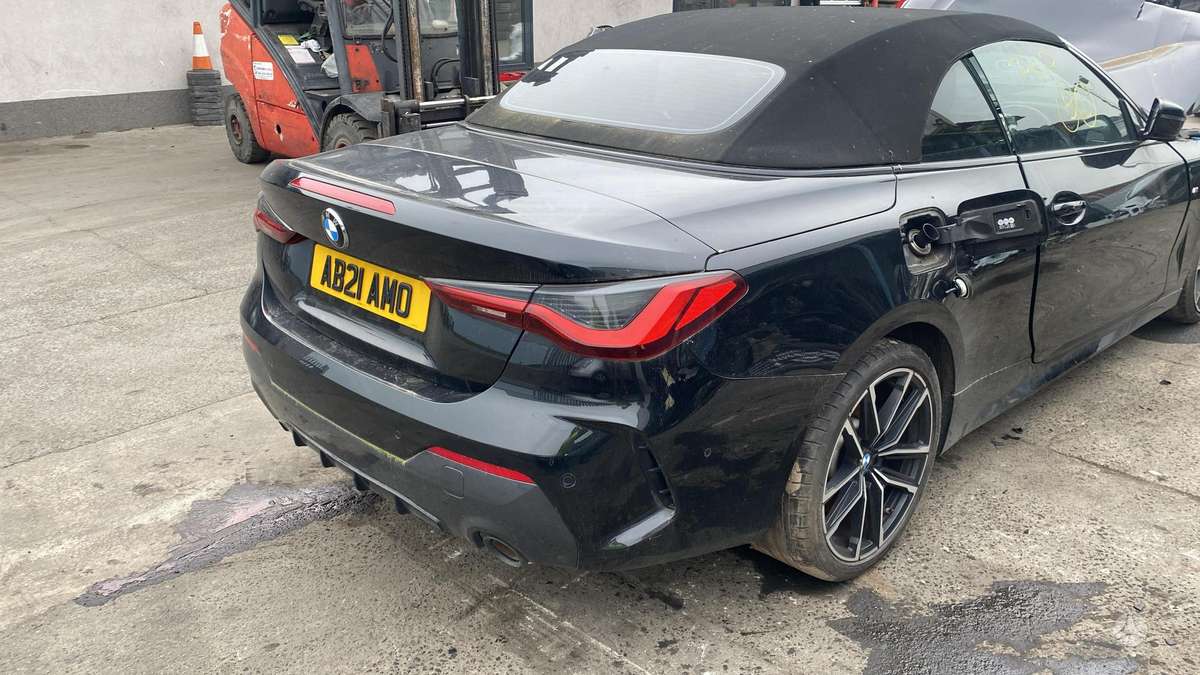 BMW 4 serija dalimis