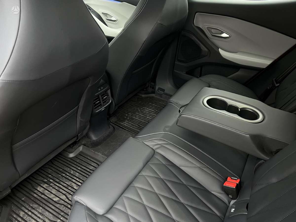 Ford Explorer, 79 kWh, off-road / crossover
