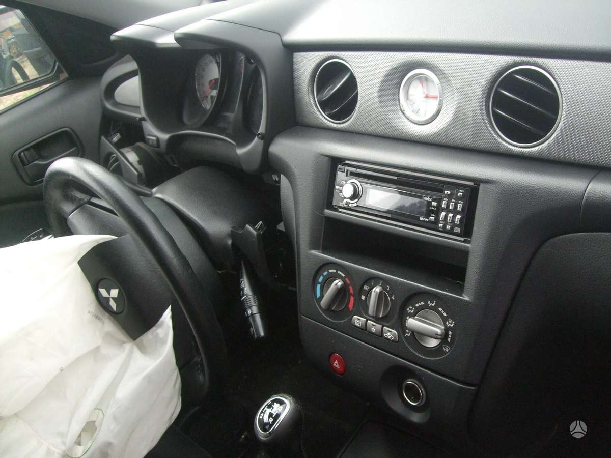 Mitsubishi Outlander dalimis