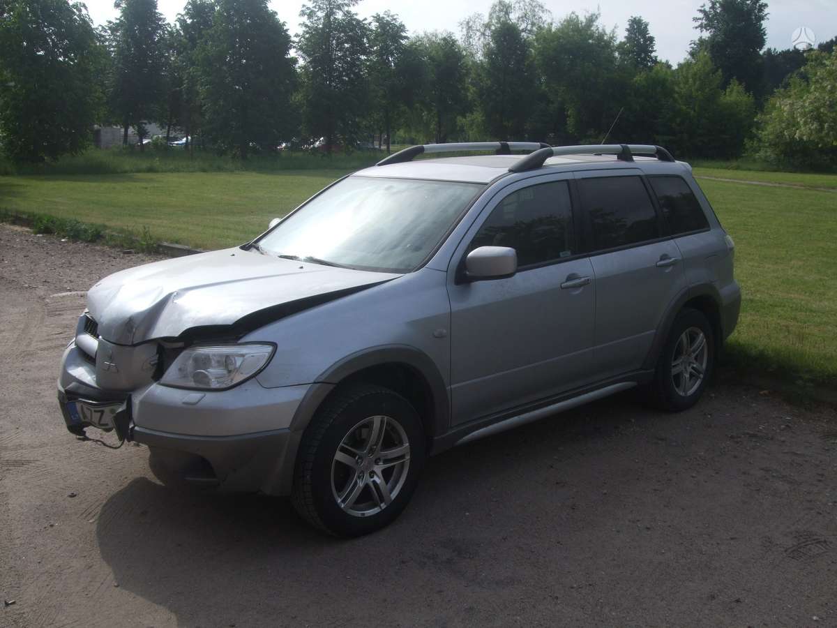 Mitsubishi Outlander dalimis
