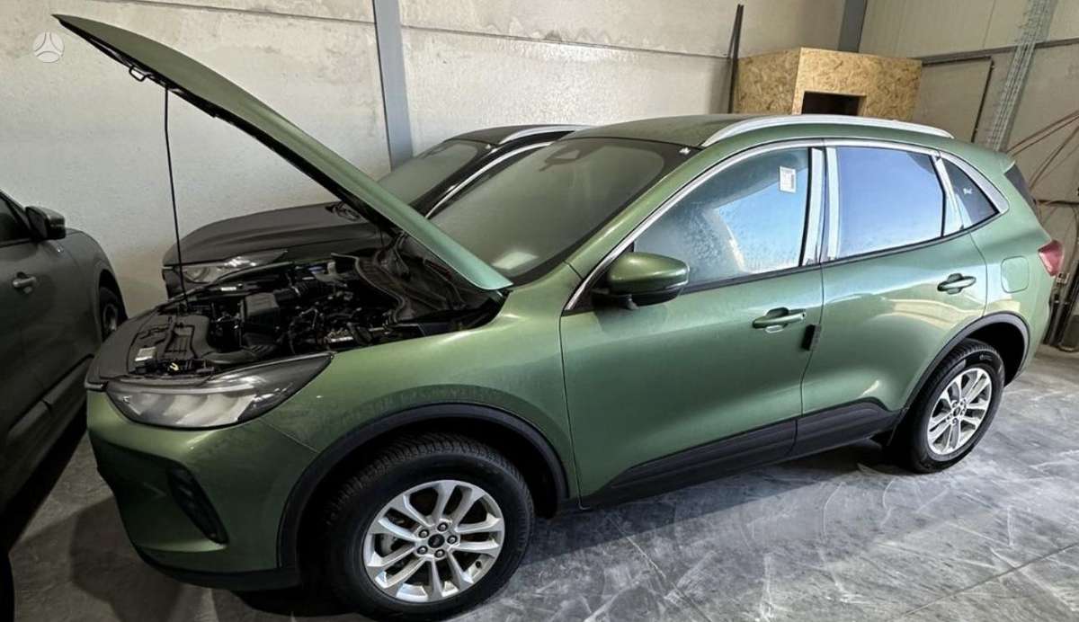 Ford Kuga Visas dalimis