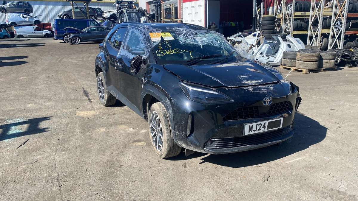 Toyota Yaris Cross по частям