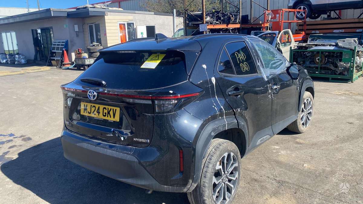 Toyota Yaris Cross по частям