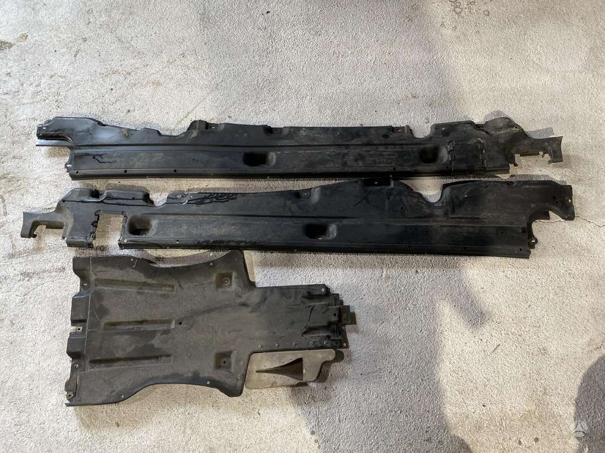 Porsche Cayenne variklio detalės