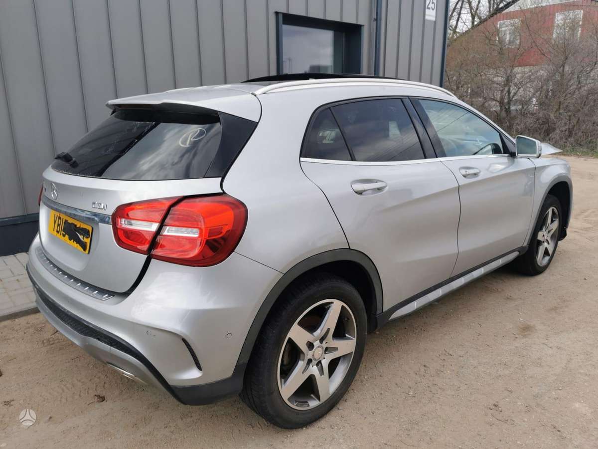 Mercedes-Benz GLA200 по частям