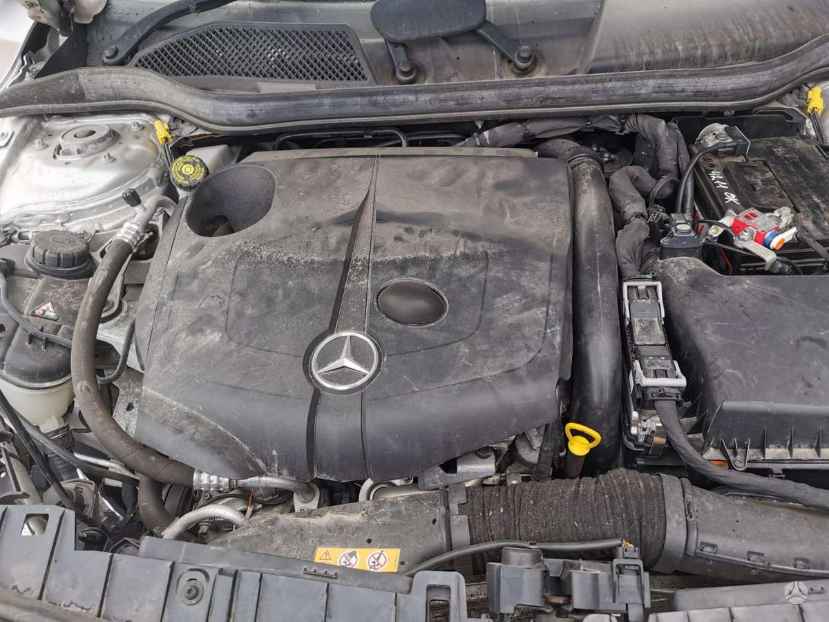 Mercedes-Benz GLA200 по частям