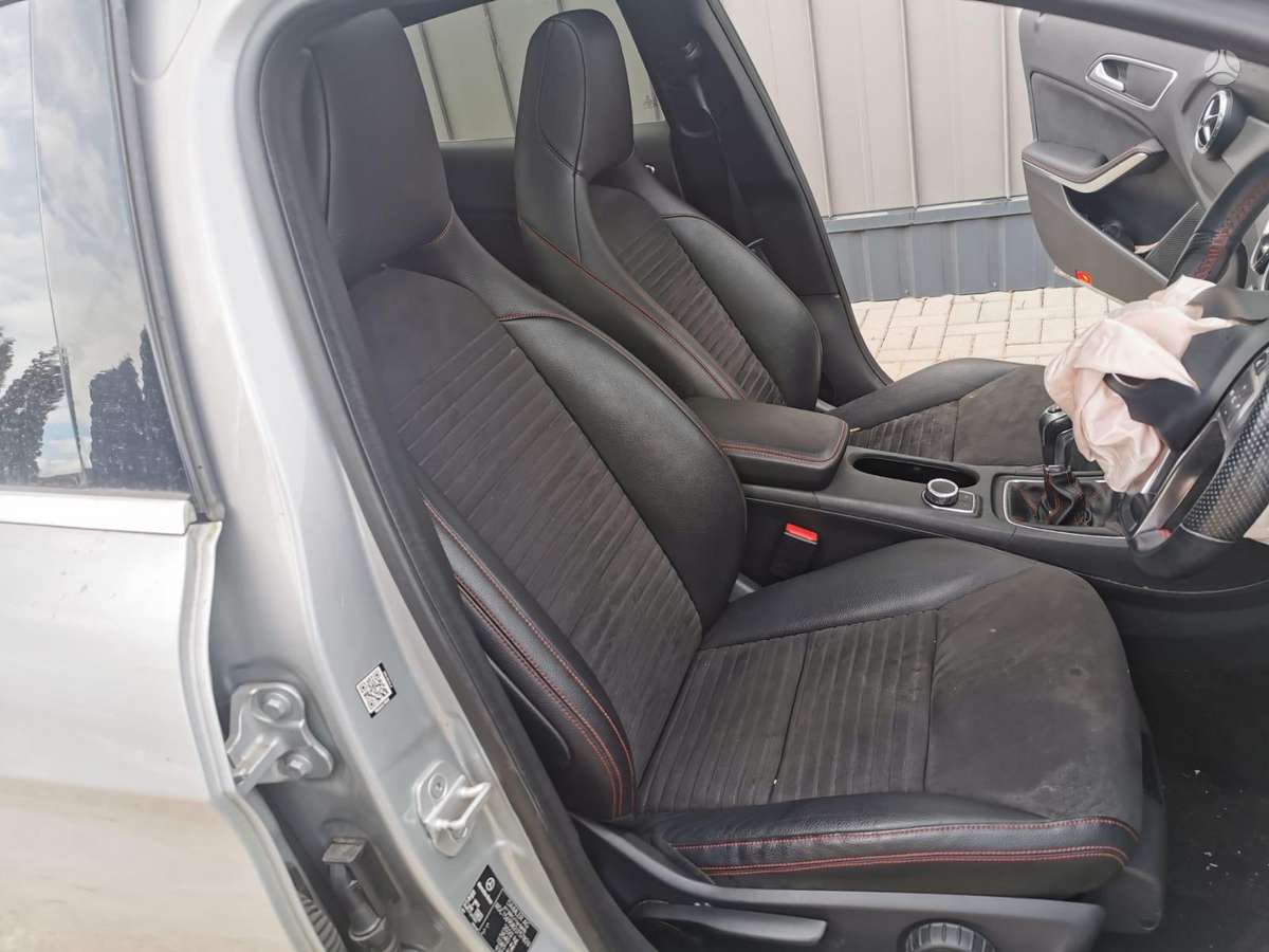 Mercedes-Benz GLA200 dalimis