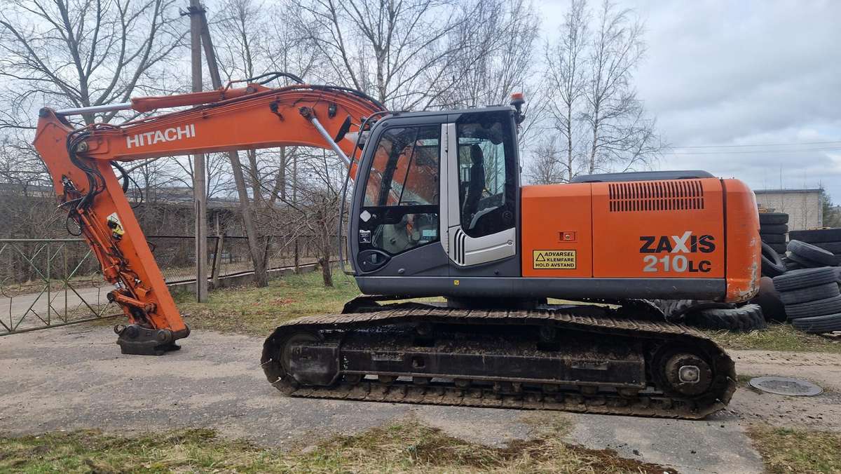 Hitachi ZX 210LC-3, ekskavatoriai