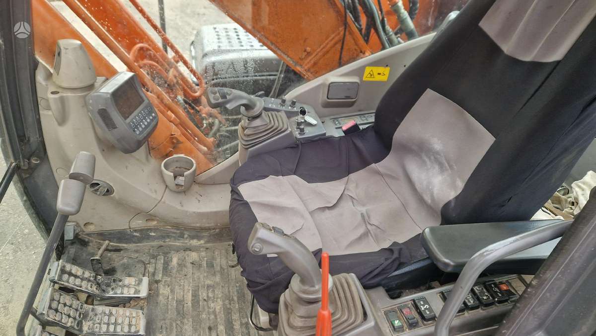 Hitachi ZX 210LC-3, ekskavatoriai