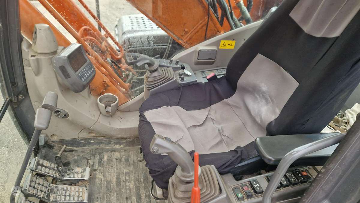 Hitachi ZX 210LC-3, экскаваторы