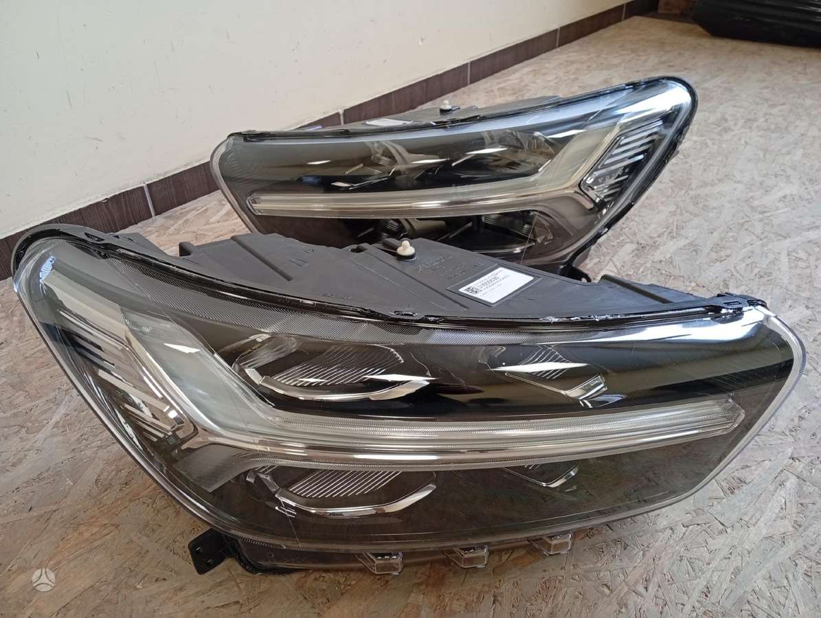 Volvo XC40 kėbulo dalys