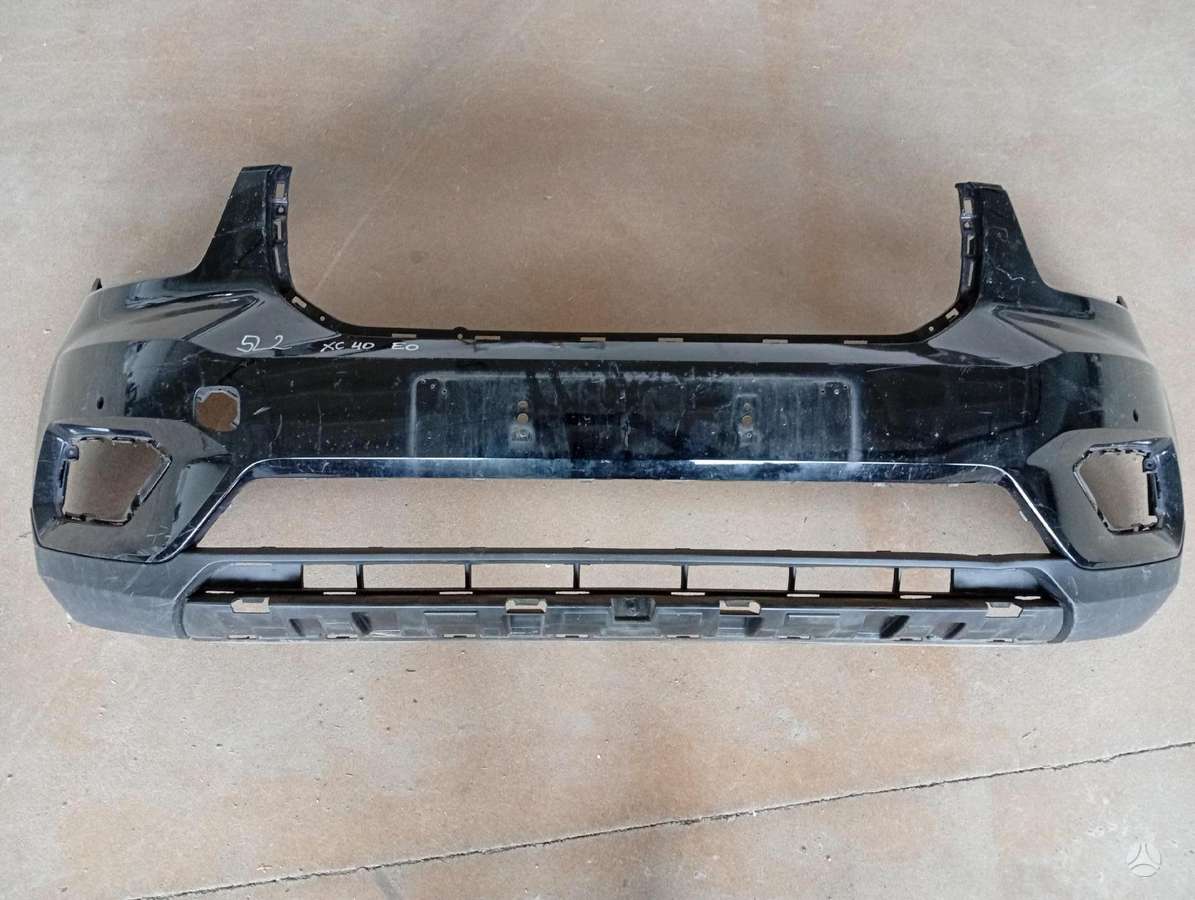Volvo XC40 kėbulo dalys