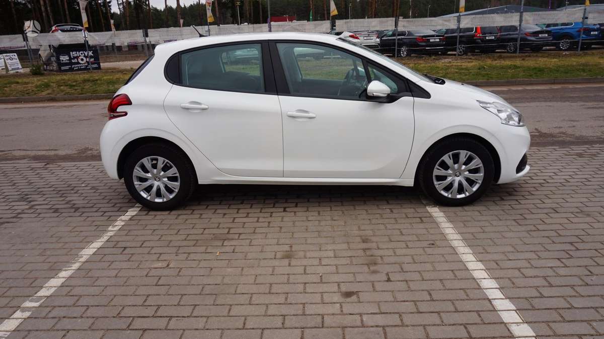 Peugeot 208 - 4