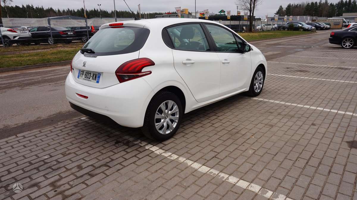 Peugeot 208 - 5