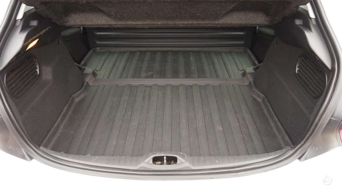 Peugeot 208 - 11