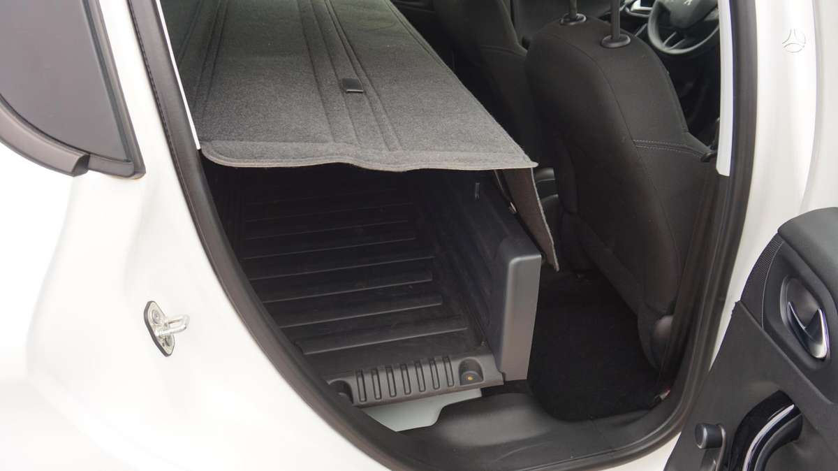 Peugeot 208 - 12