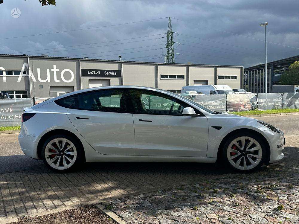 Tesla Model 3, 75 kWh, saloon / sedan