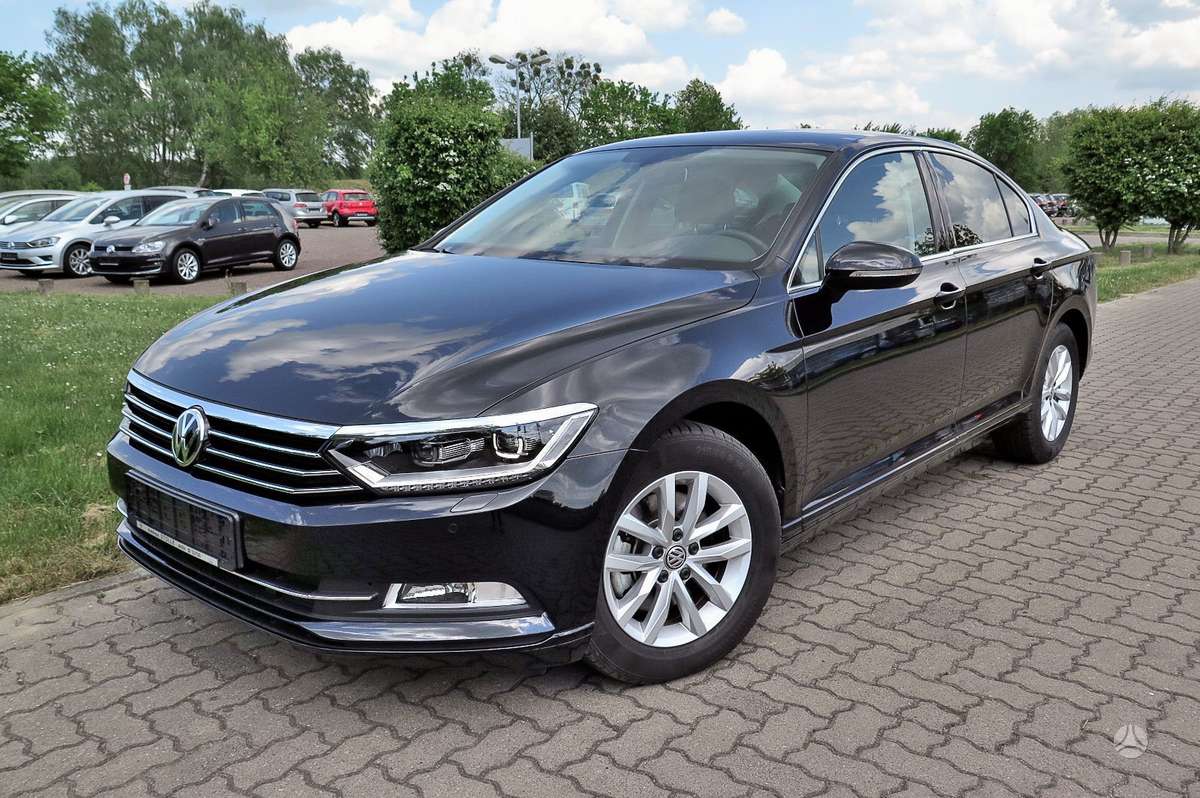 Volkswagen Passat, saloon / sedan