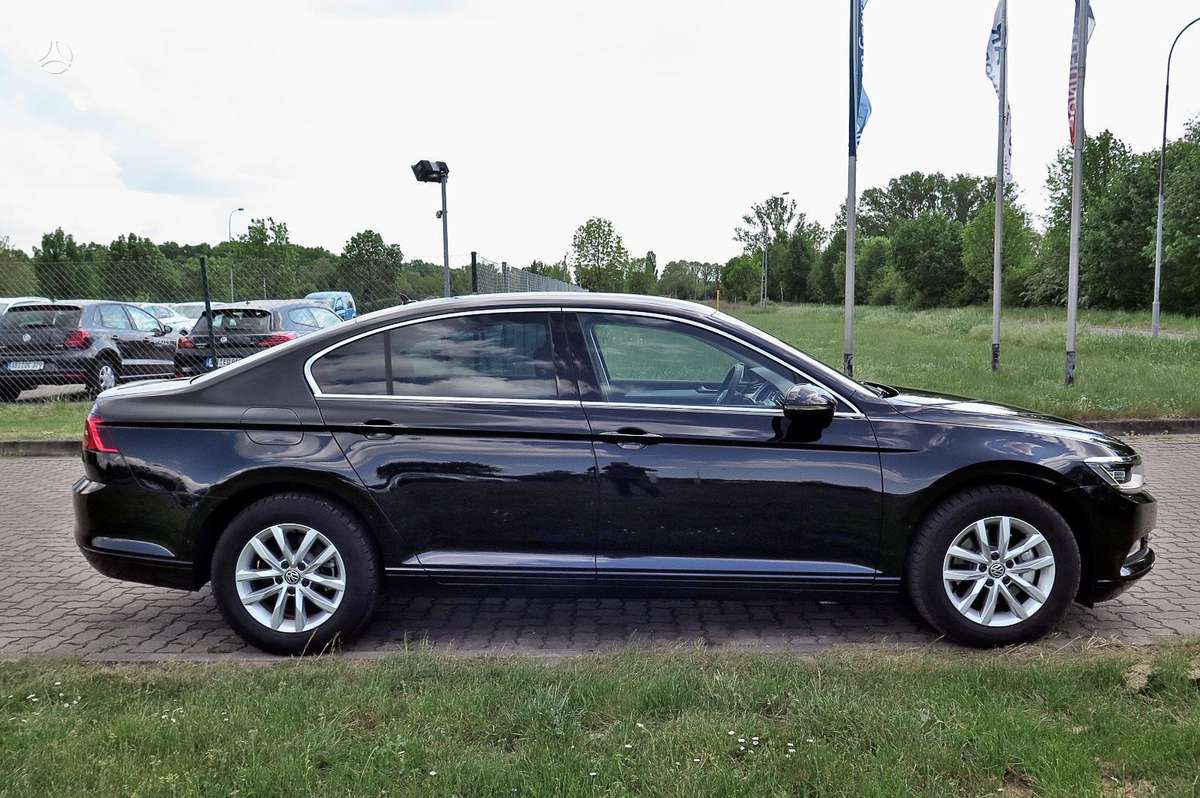 Volkswagen Passat, sedans