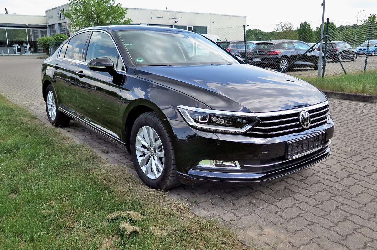 Volkswagen Passat, sedans