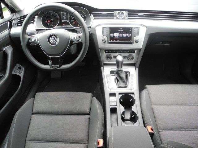 Volkswagen Passat, Седан