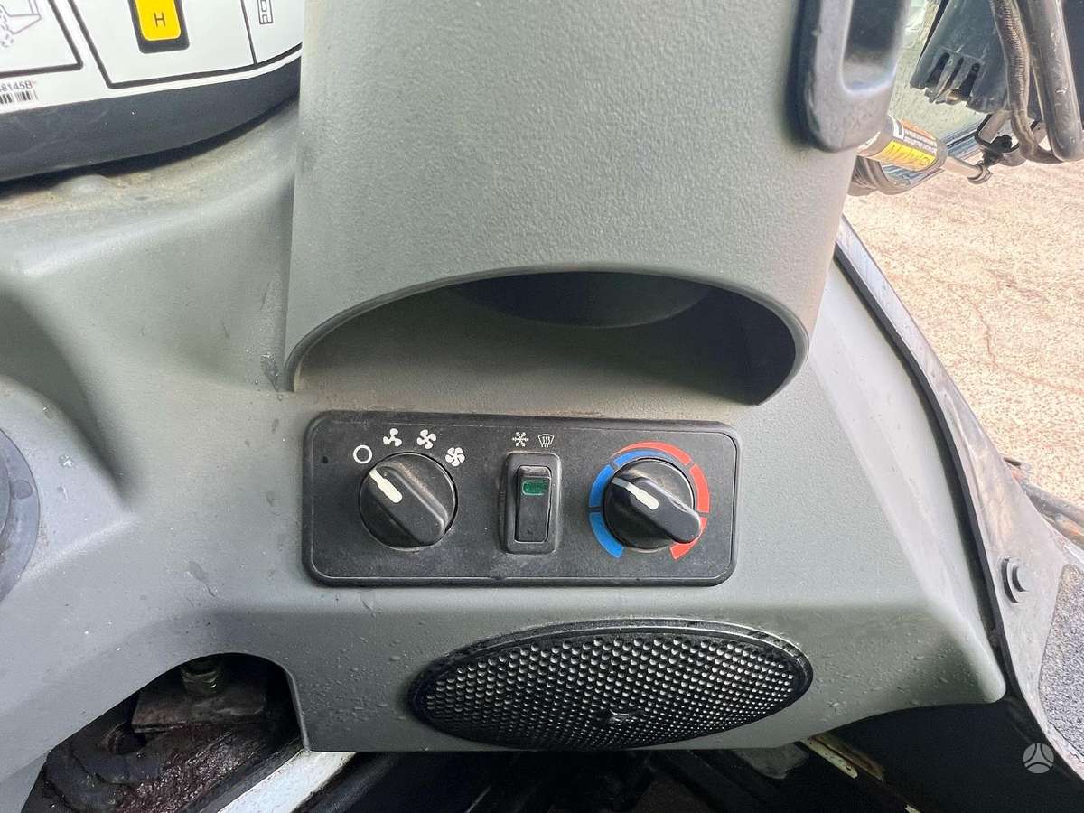 Bobcat T450, mini loaders