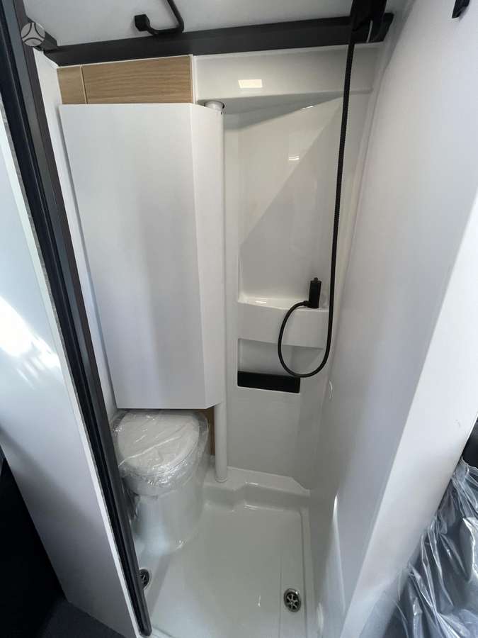 Adria Twin 640 SGX, campers