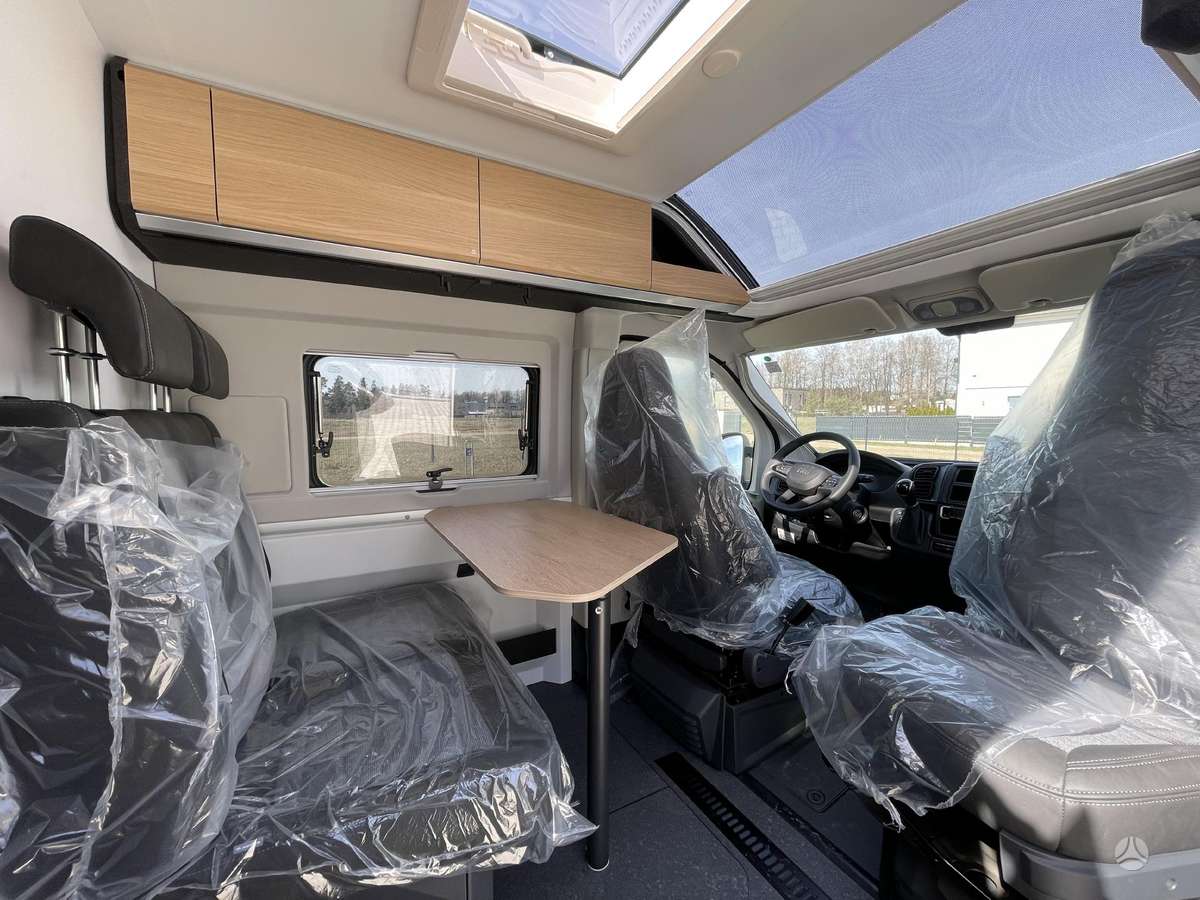 Adria Twin 640 SGX, campers