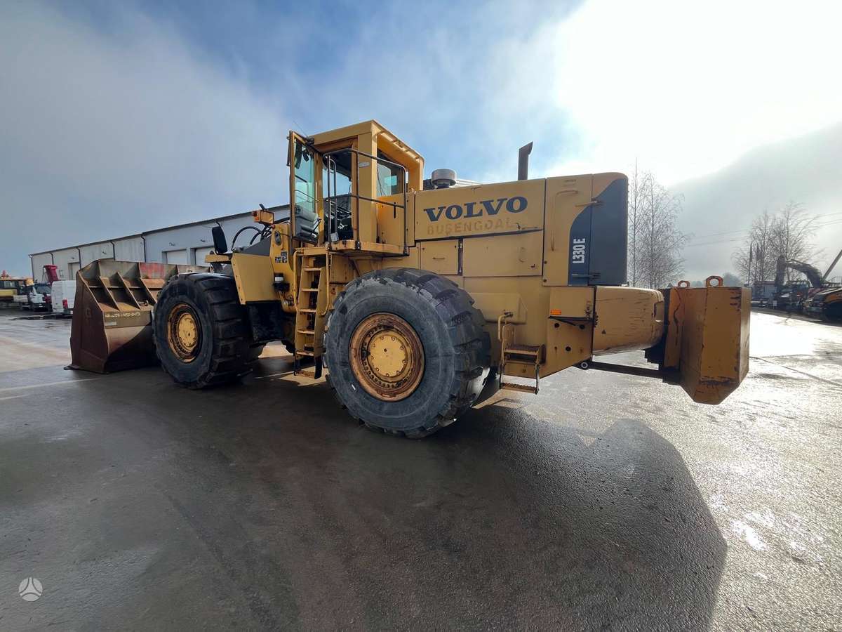 Volvo L330 E, frontal loader
