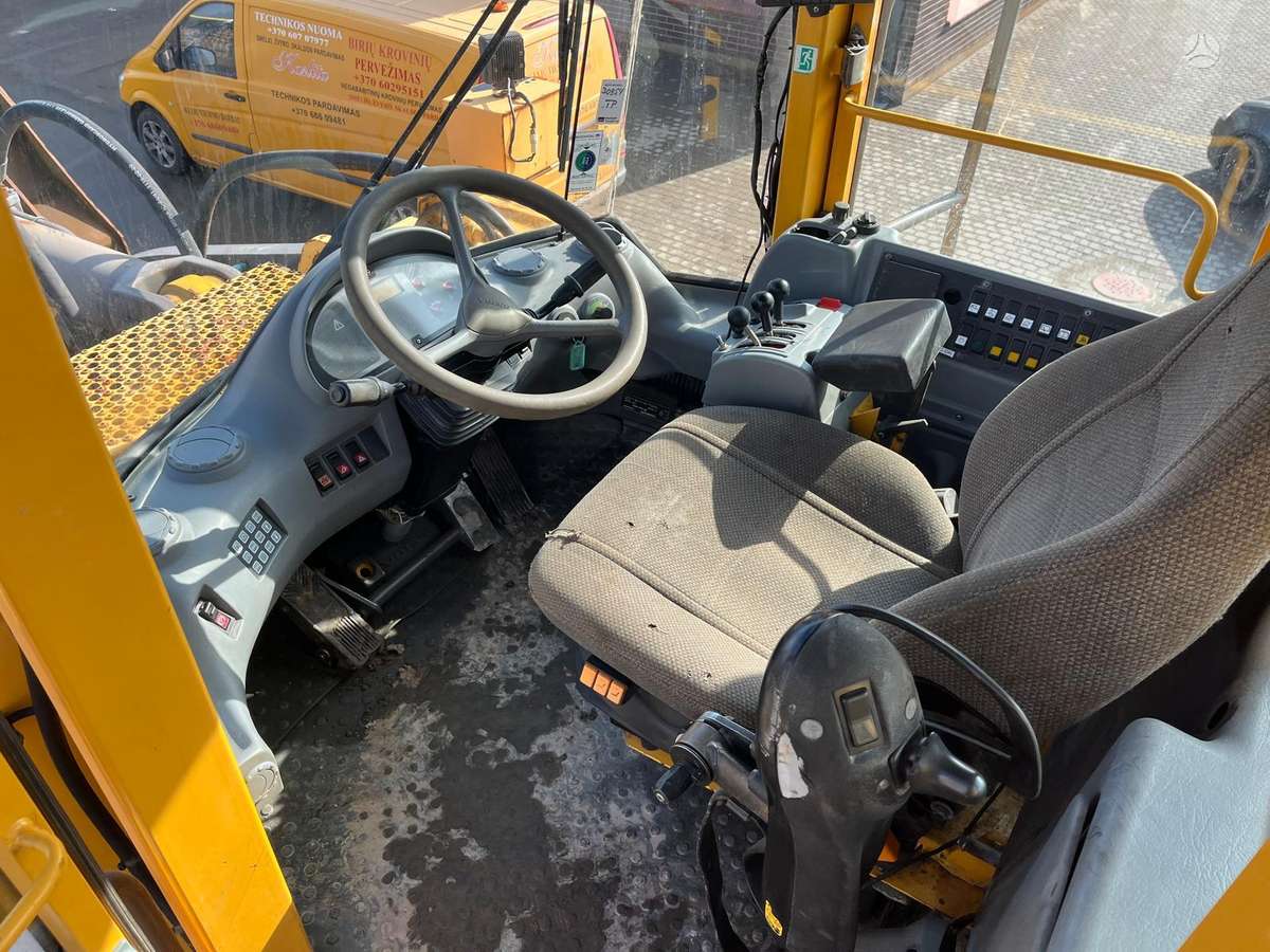 Volvo L330 E, frontal loader